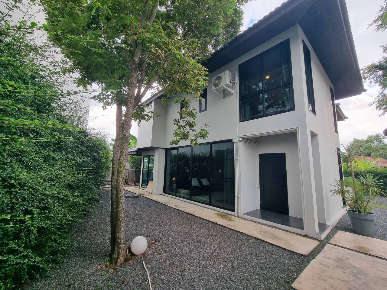 Modern Industrial House for Sale Chiang Mai | 4BR, 120 Sq.Wah Near Ruamchok photo 16