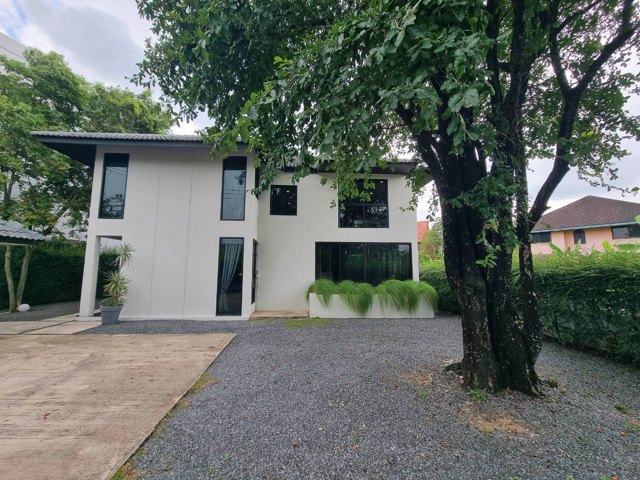 Modern Industrial House for Sale Chiang Mai | 4BR, 120 Sq.Wah Near Ruamchok photo 17