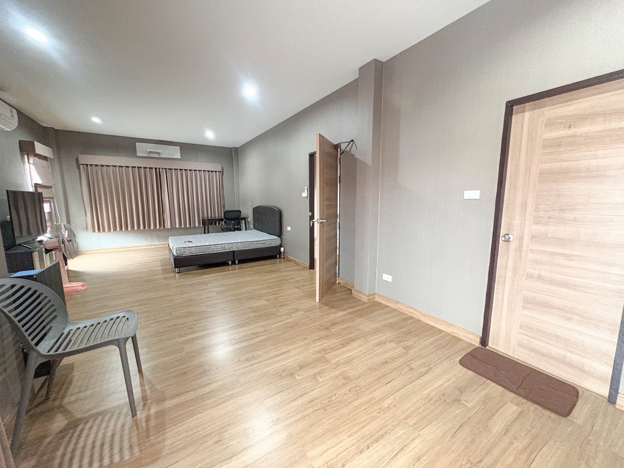 Two Adjacent Houses for Rent in San Kamphaeng Chiang Mai | 6 Bedrooms photo 9