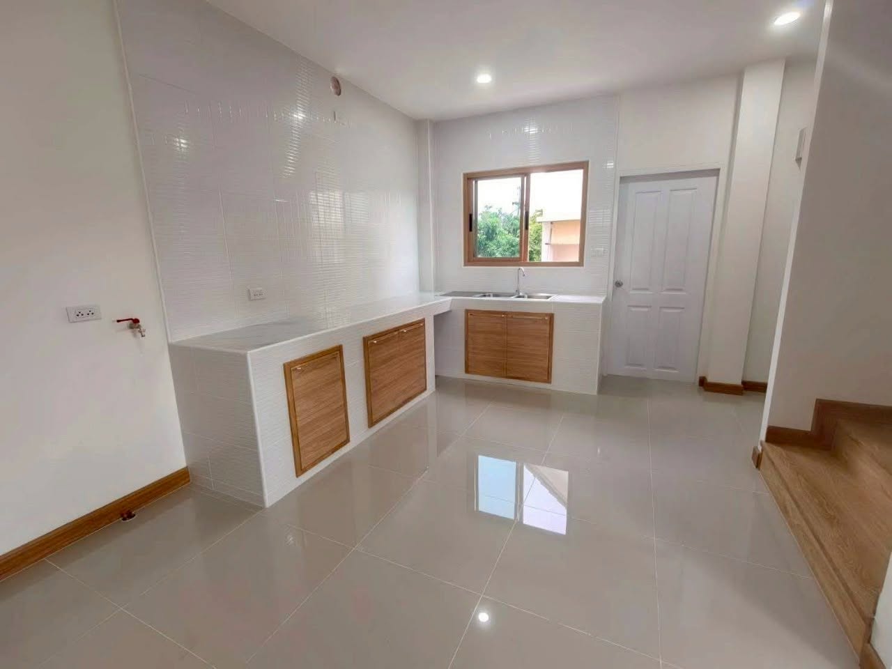 3 International Schools Within 8–11 Minutes | Family Home in Hang Dong photo 3