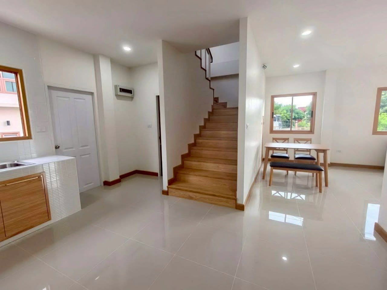 3 International Schools Within 8–11 Minutes | Family Home in Hang Dong photo 6