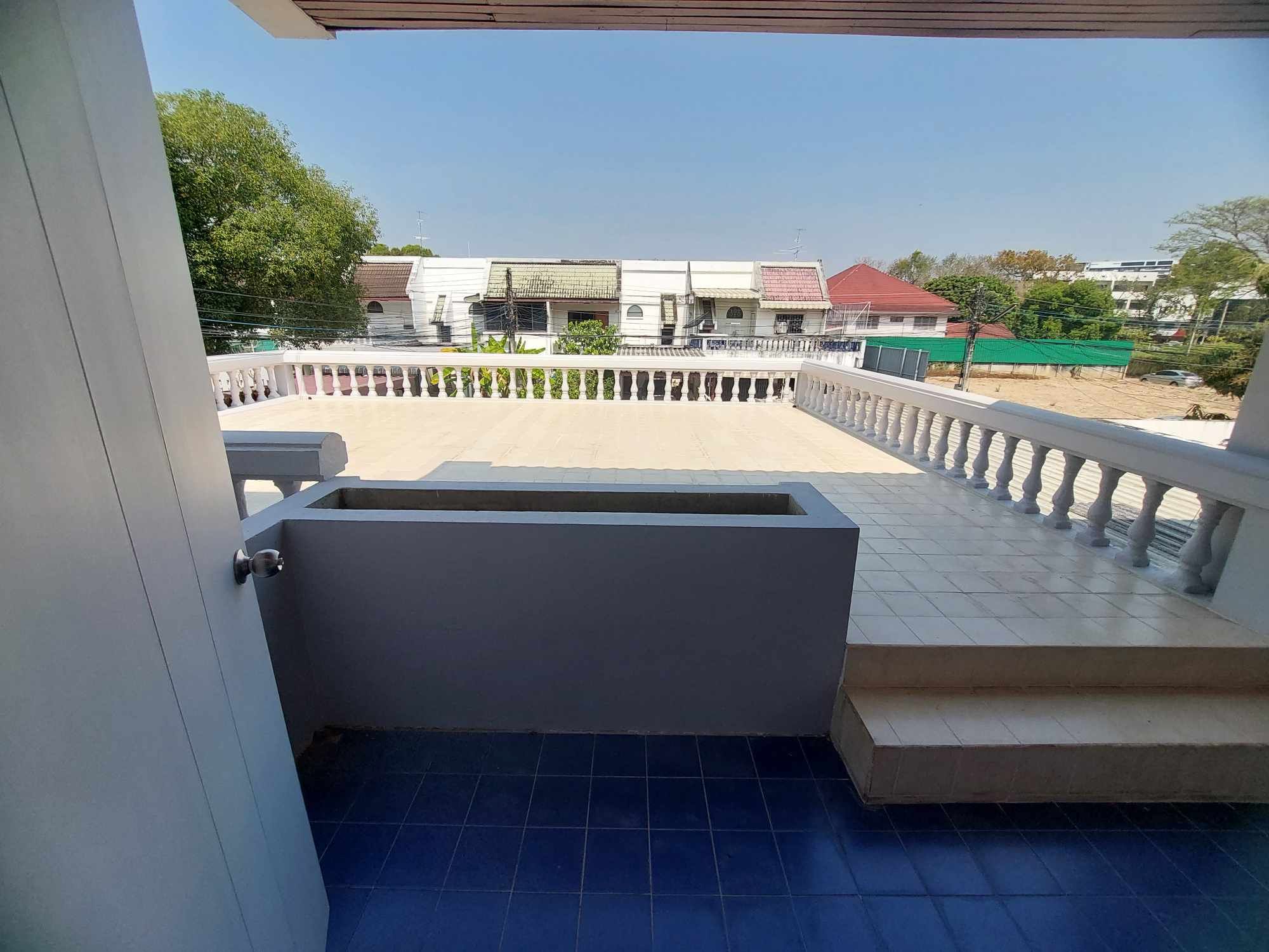 400 Sq.m. Townhome for Rent in Chang Khlan Chiang Mai | THB 25K photo 13