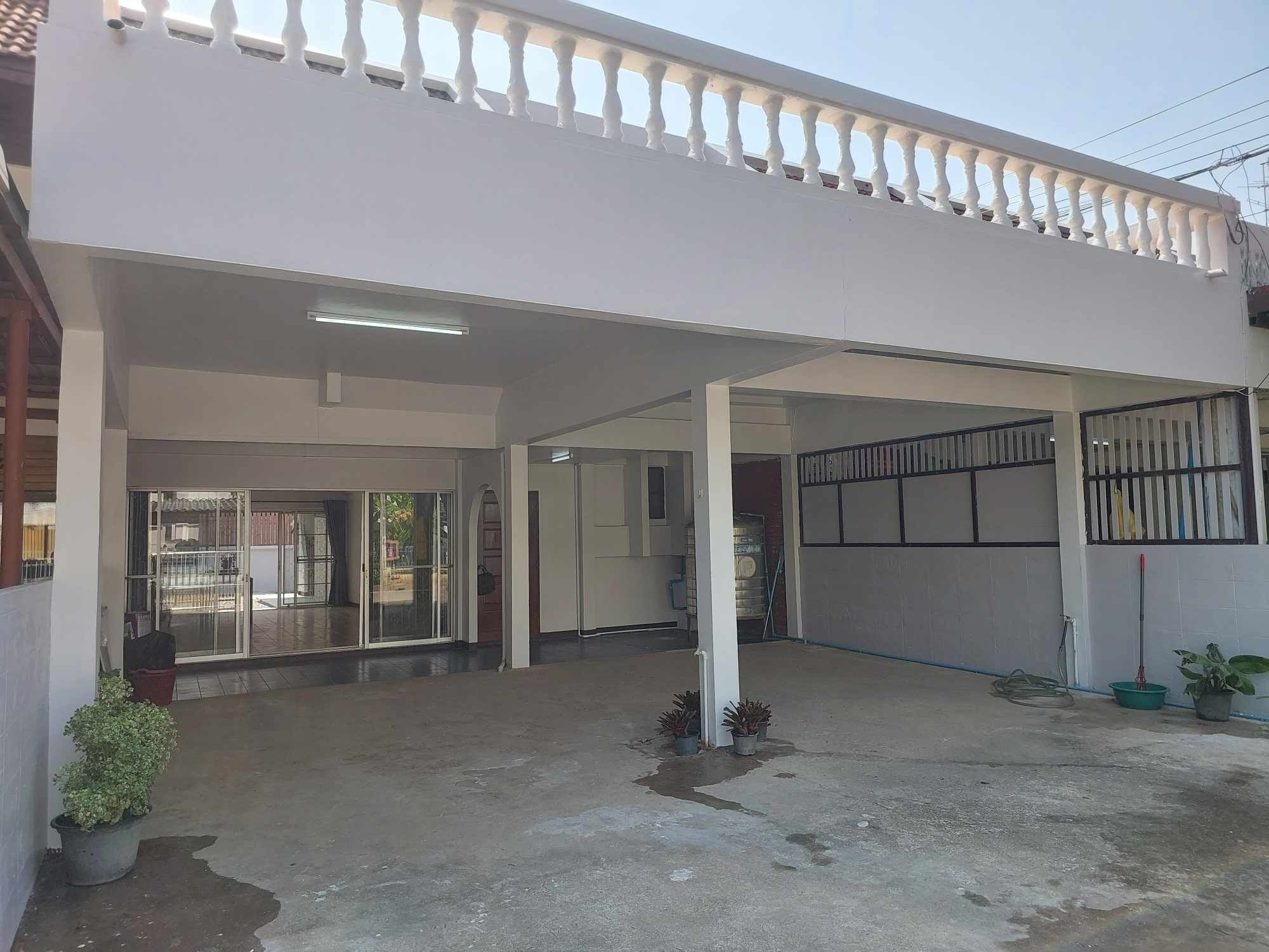 400 Sq.m. Townhome for Rent in Chang Khlan Chiang Mai | THB 25K photo 2