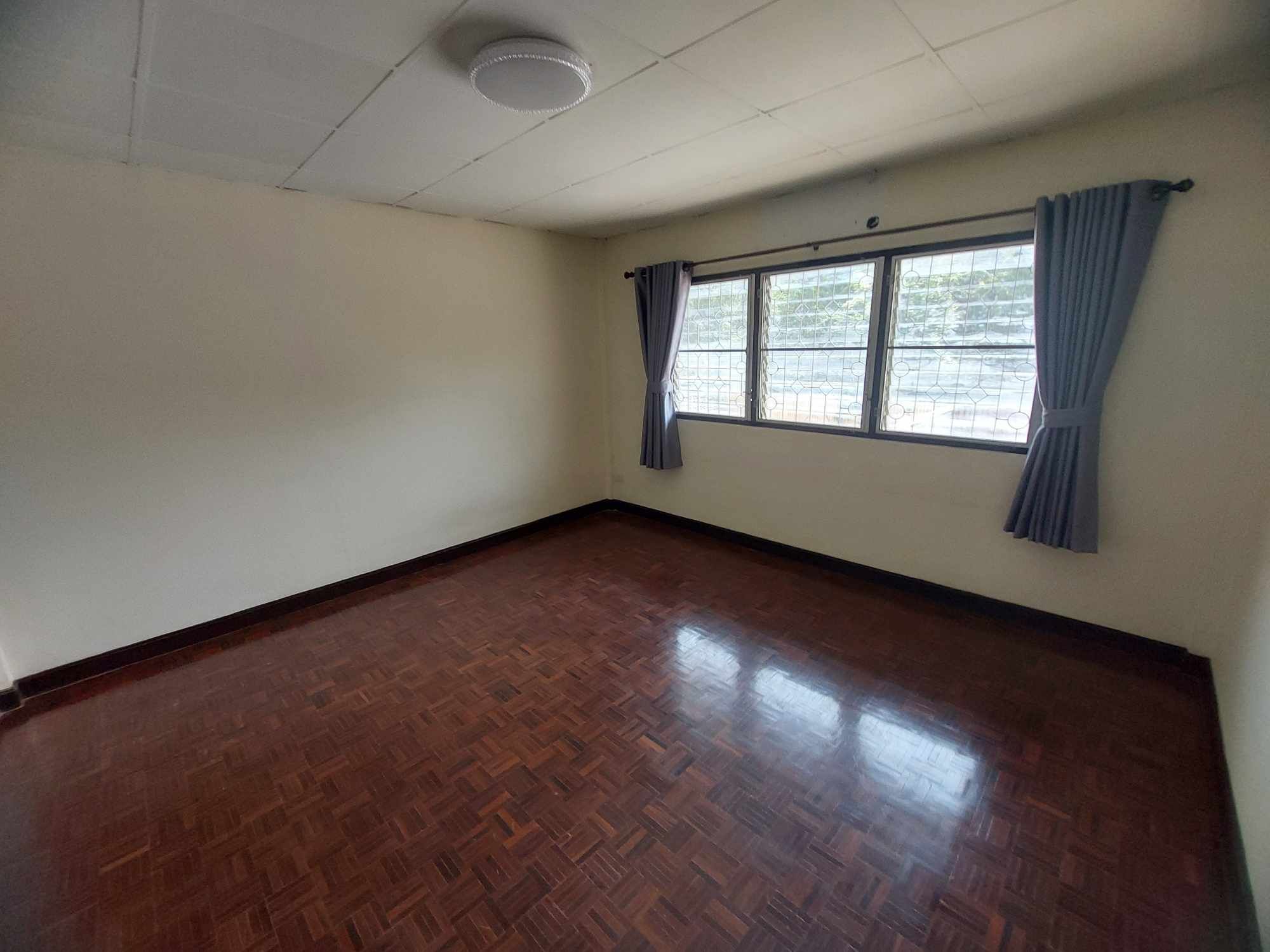 400 Sq.m. Townhome for Rent in Chang Khlan Chiang Mai | THB 25K photo 12