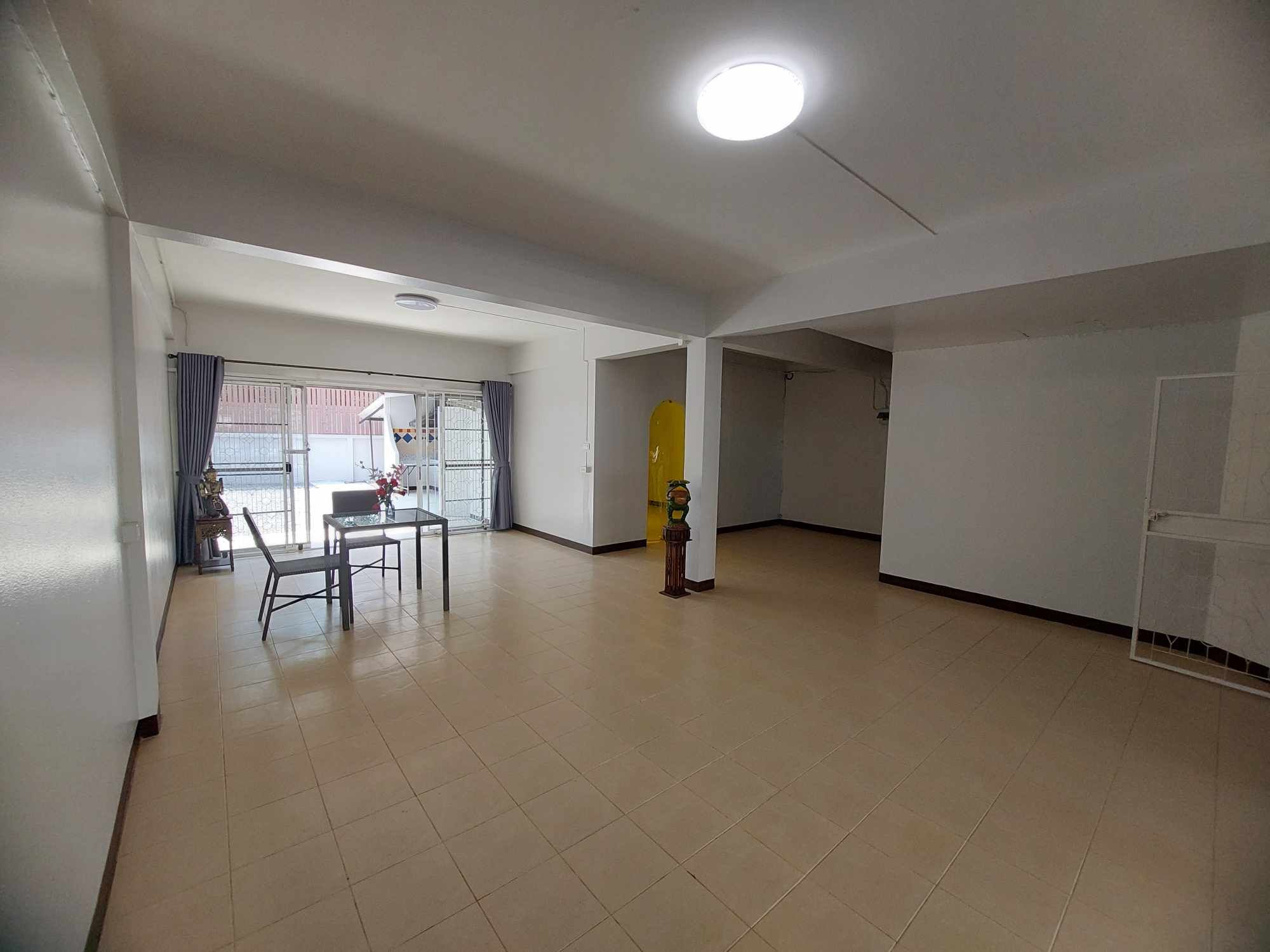 400 Sq.m. Townhome for Rent in Chang Khlan Chiang Mai | THB 25K photo 7