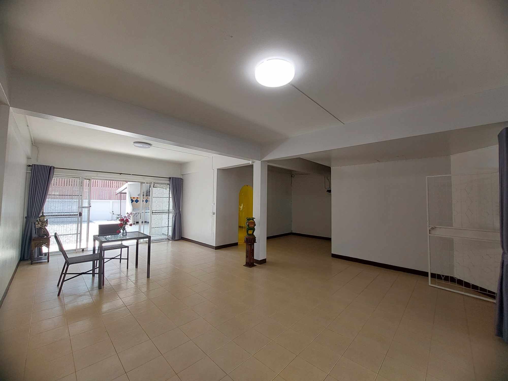 400 Sq.m. Townhome for Rent in Chang Khlan Chiang Mai | THB 25K photo 3