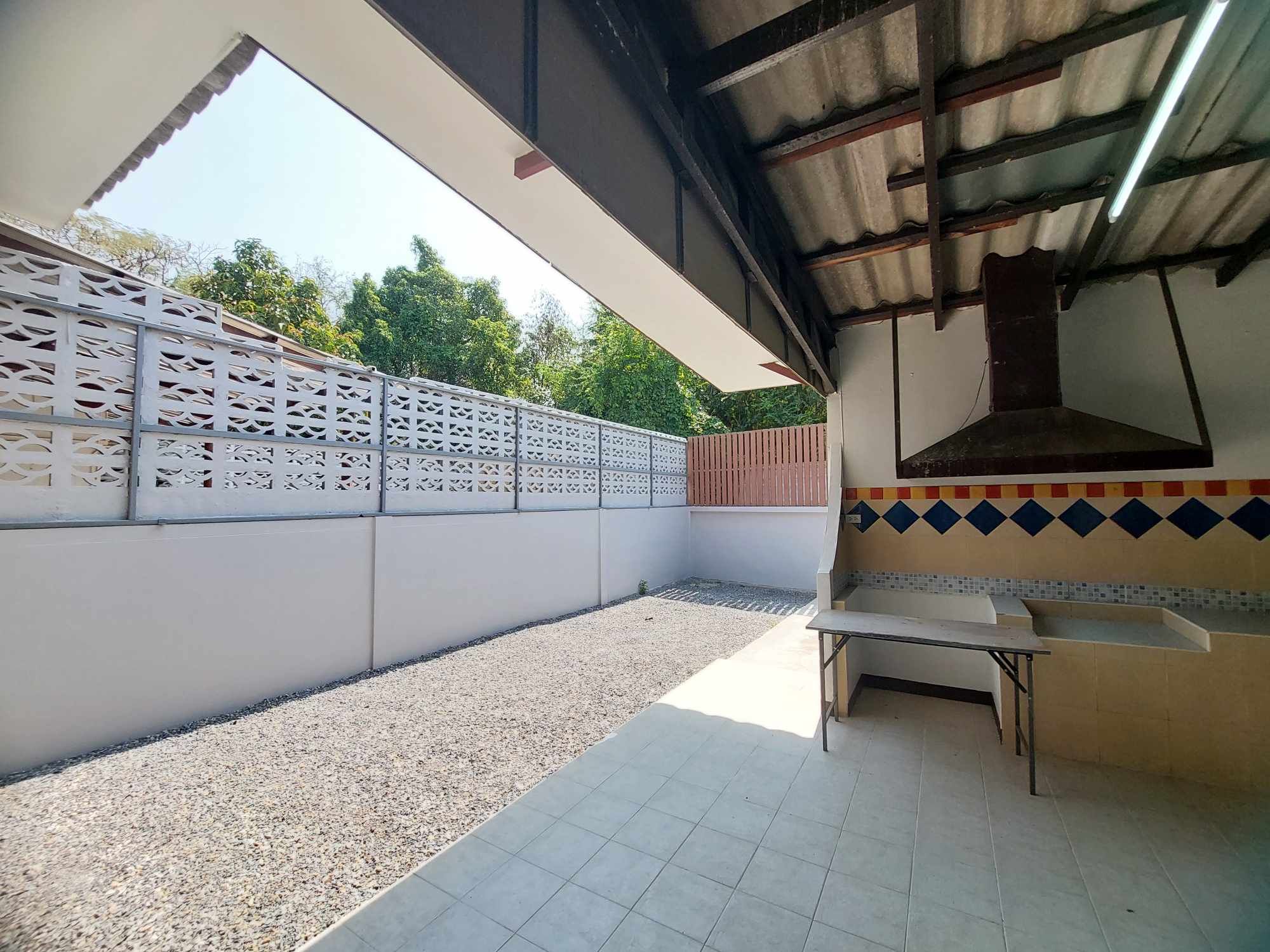 400 Sq.m. Townhome for Rent in Chang Khlan Chiang Mai | THB 25K photo 16