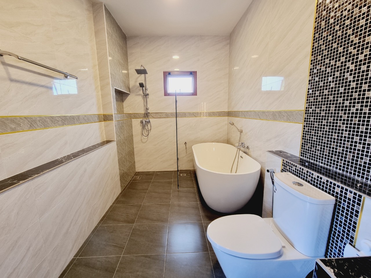 4 Bedroom Mountain View Pool Villa for Sale in Doi Saket Chiang Mai | THB photo 11