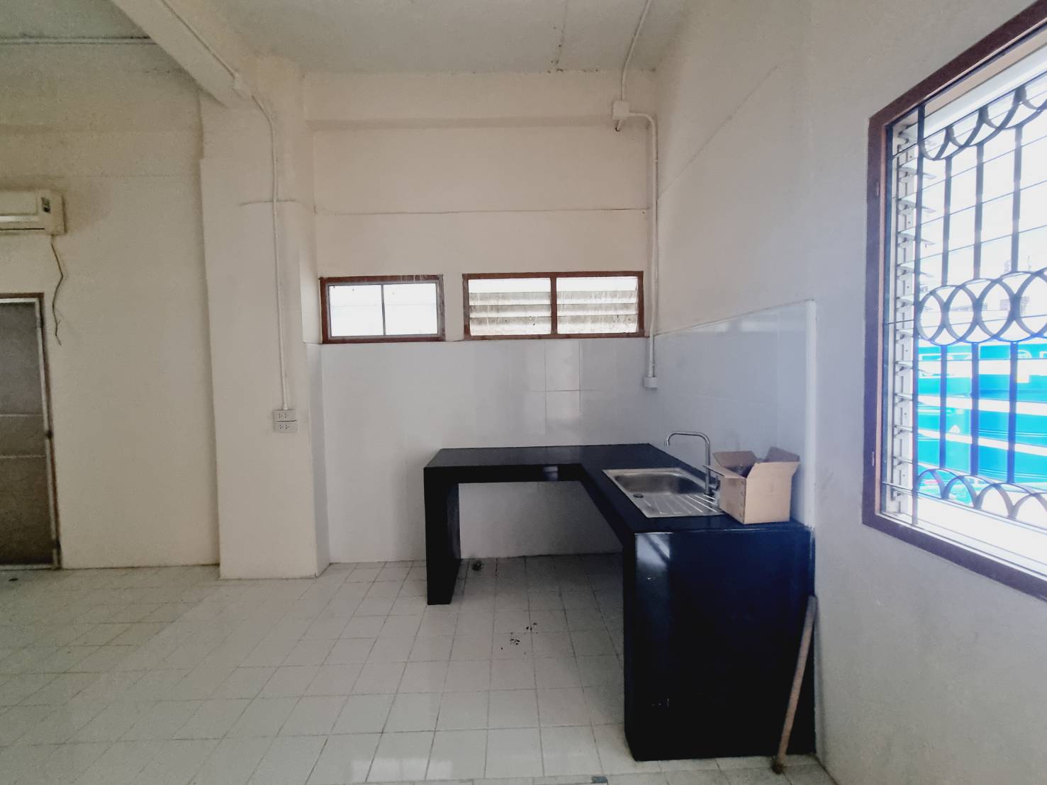 4-Storey Commercial Building for Rent Near Nimman Chiang Mai | 12 Rooms photo 7