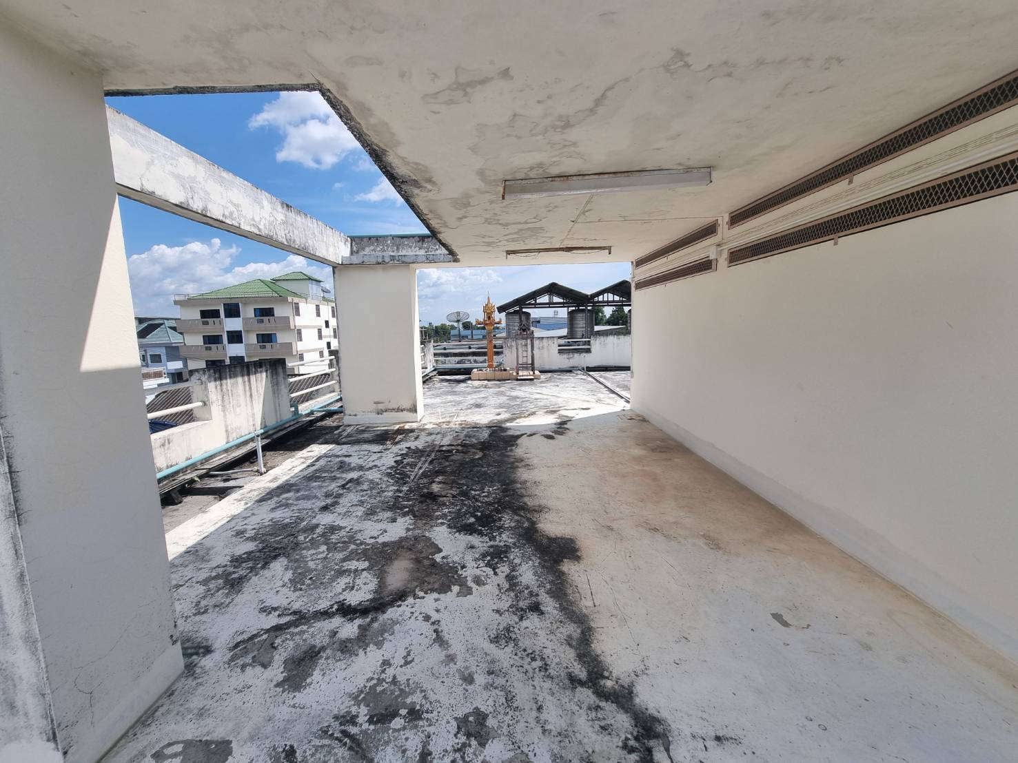 4-Storey Commercial Building for Rent Near Nimman Chiang Mai | 12 Rooms photo 17