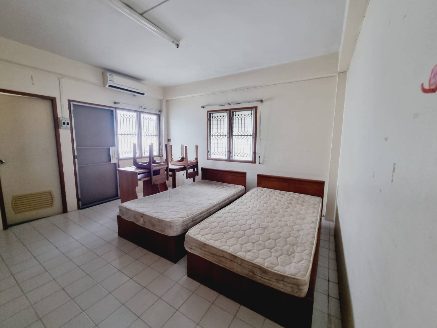 4-Storey Commercial Building for Rent Near Nimman Chiang Mai | 12 Rooms photo 11
