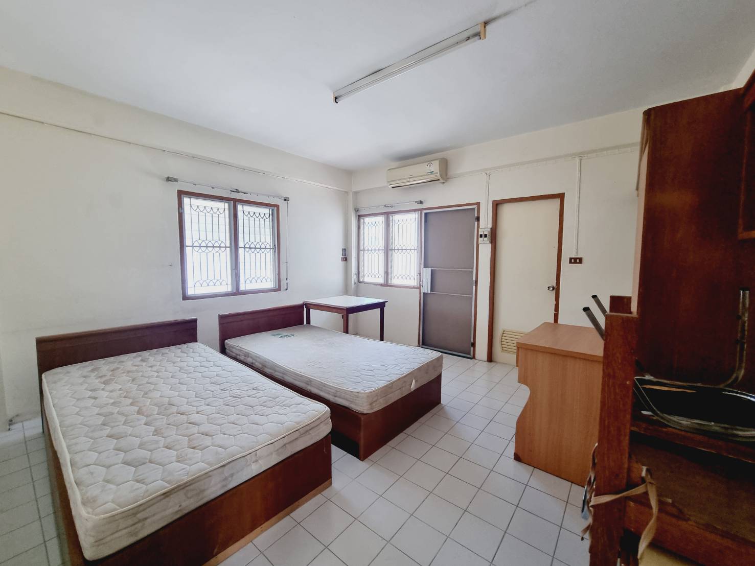 4-Storey Commercial Building for Rent Near Nimman Chiang Mai | 12 Rooms photo 10