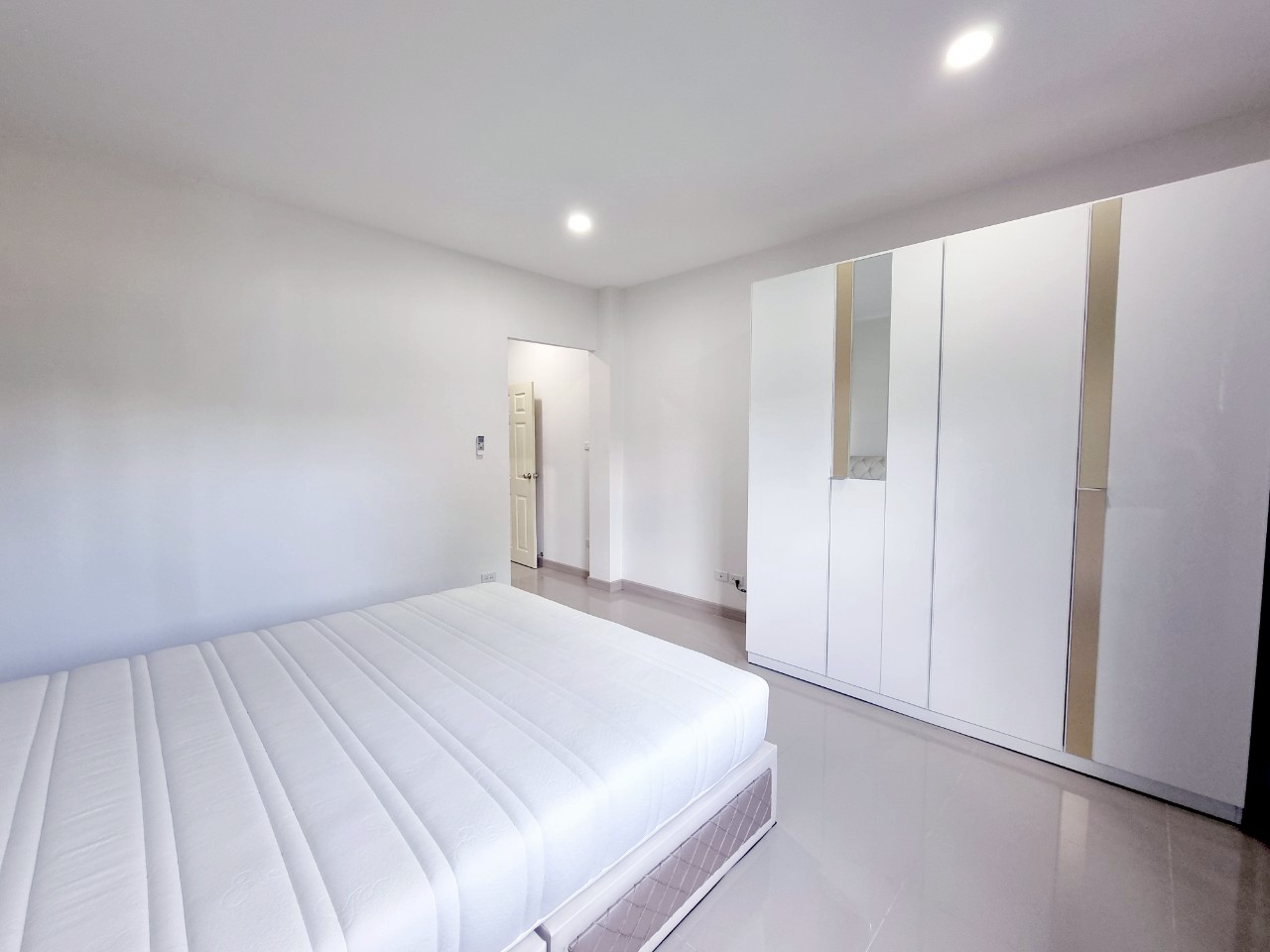 🚨 THB 4.5M! 4-Bedroom Family Home | 2 Mins to Kad Farang • 4 Mins to SBS photo 15