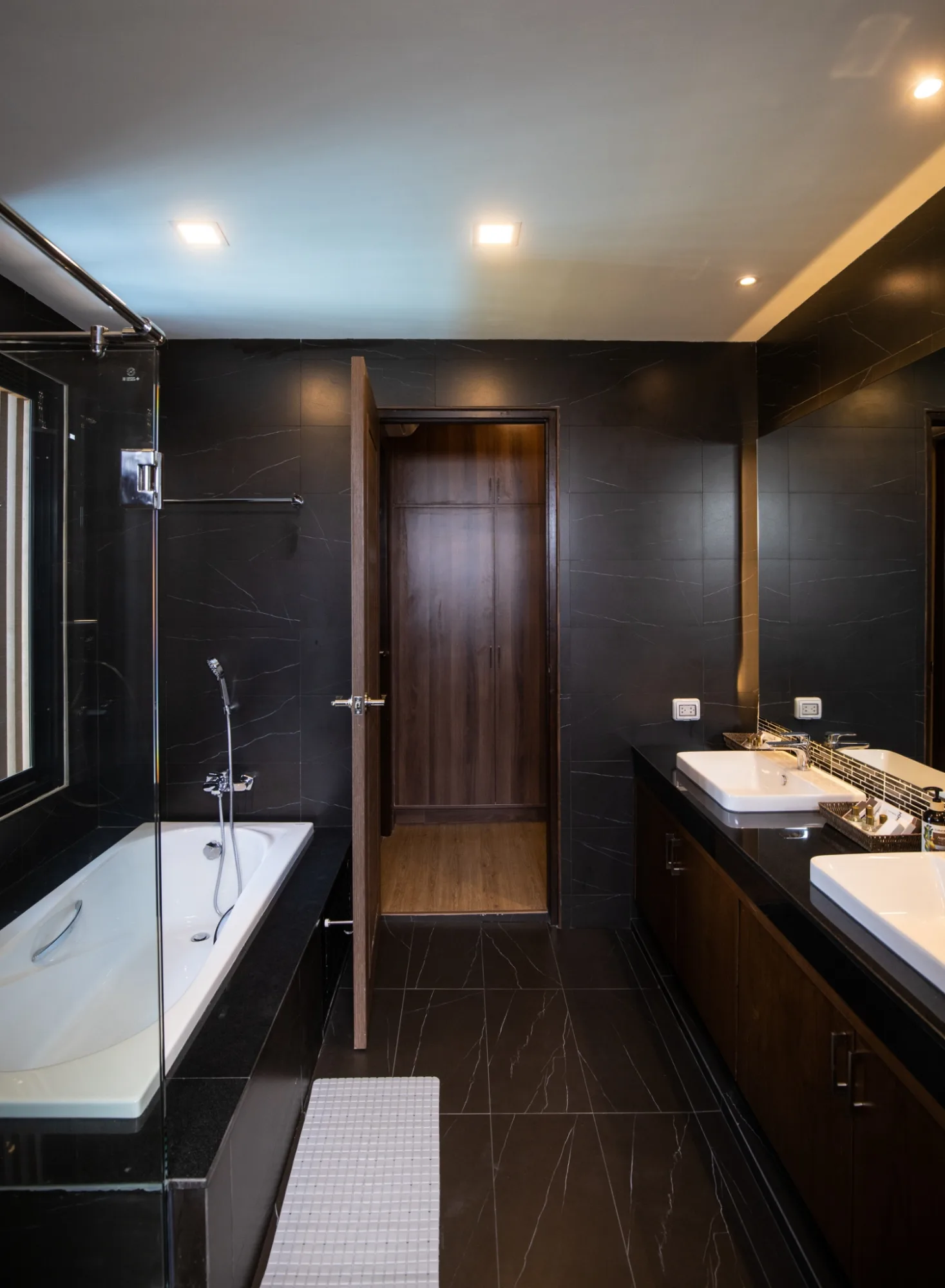 Luxury 6 Bedroom Pool Villa for Rent in Saraphi Chiang Mai | Near CDSC photo 11