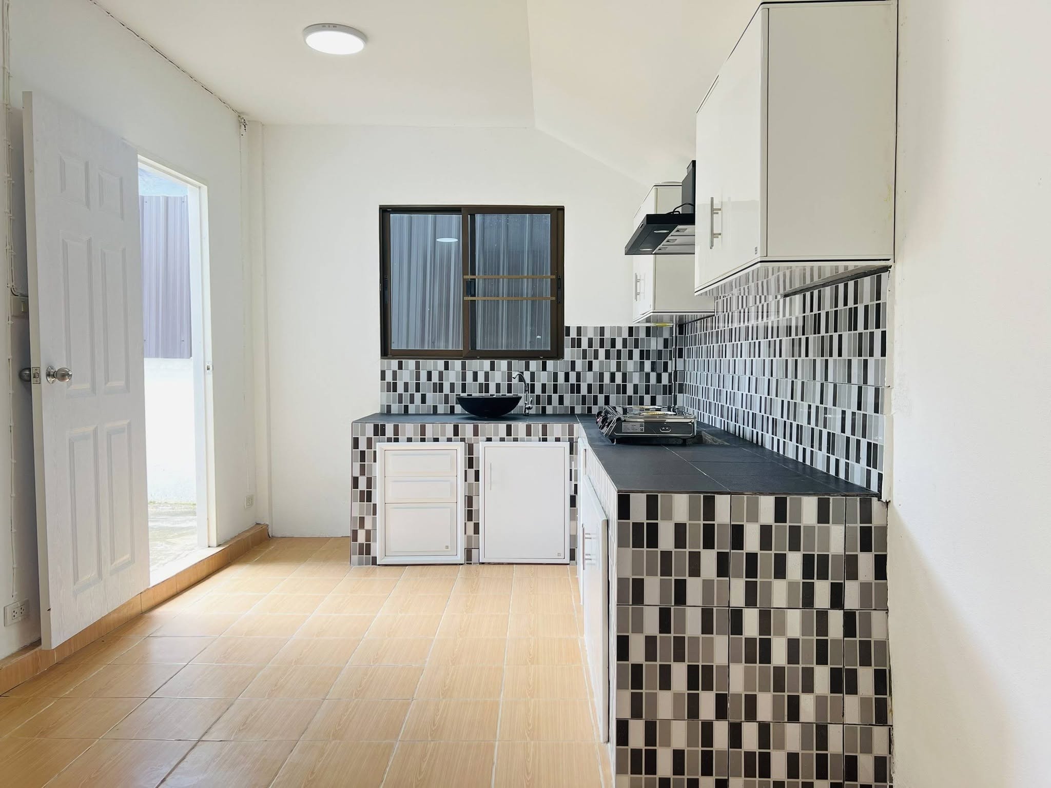 Pet Friendly 4 Bedroom House for Rent in San Pu Loei | THB 16K photo 4