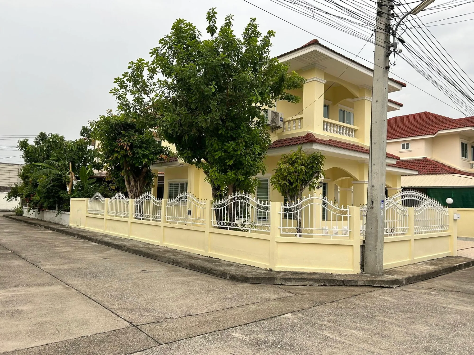3 Bedroom Corner House for Rent in San Kamphaeng Chiang Mai | THB 23K photo 13