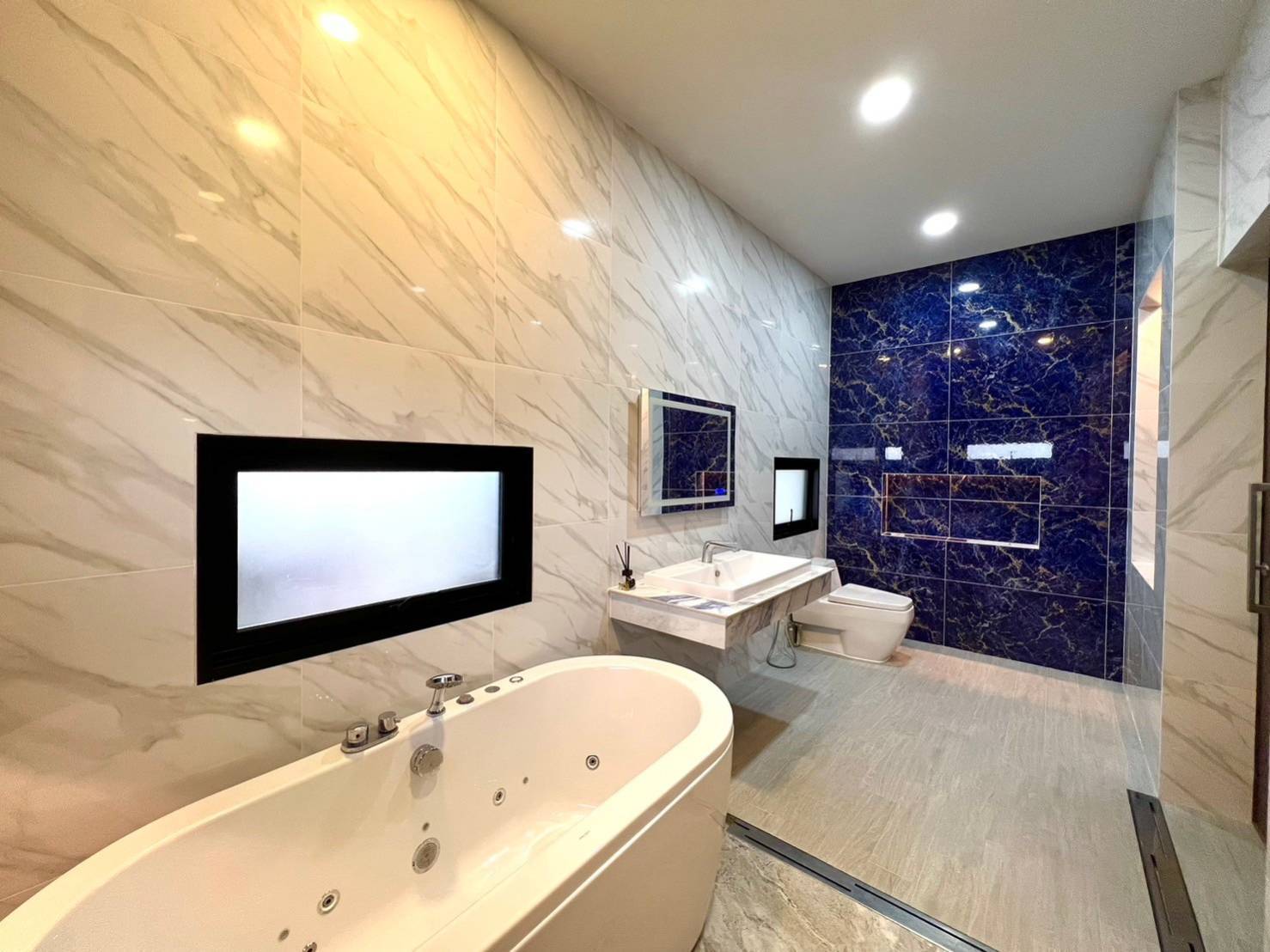 Luxury Pool Villa & Private Estate for Rent in Hang Dong Chiang Mai | 2.76 Rai photo 18