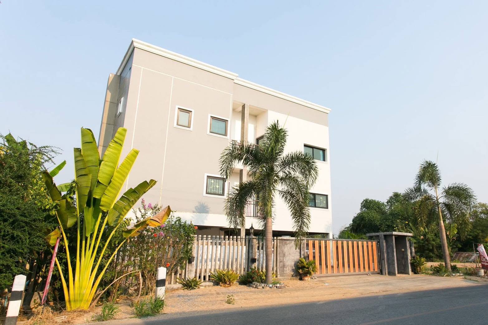 Riverfront House for Rent in Chiang Mai | 4BR Rooftop Ping River View photo 14
