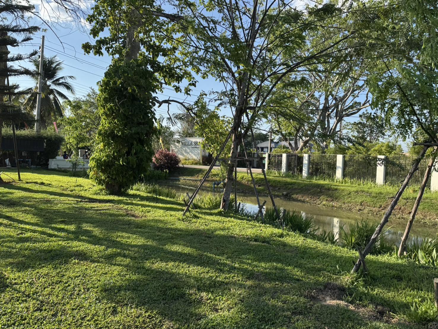 Canal-Front Land for Sale in Saraphi Chiang Mai | 3+ Rai, 218m Waterfront photo 9