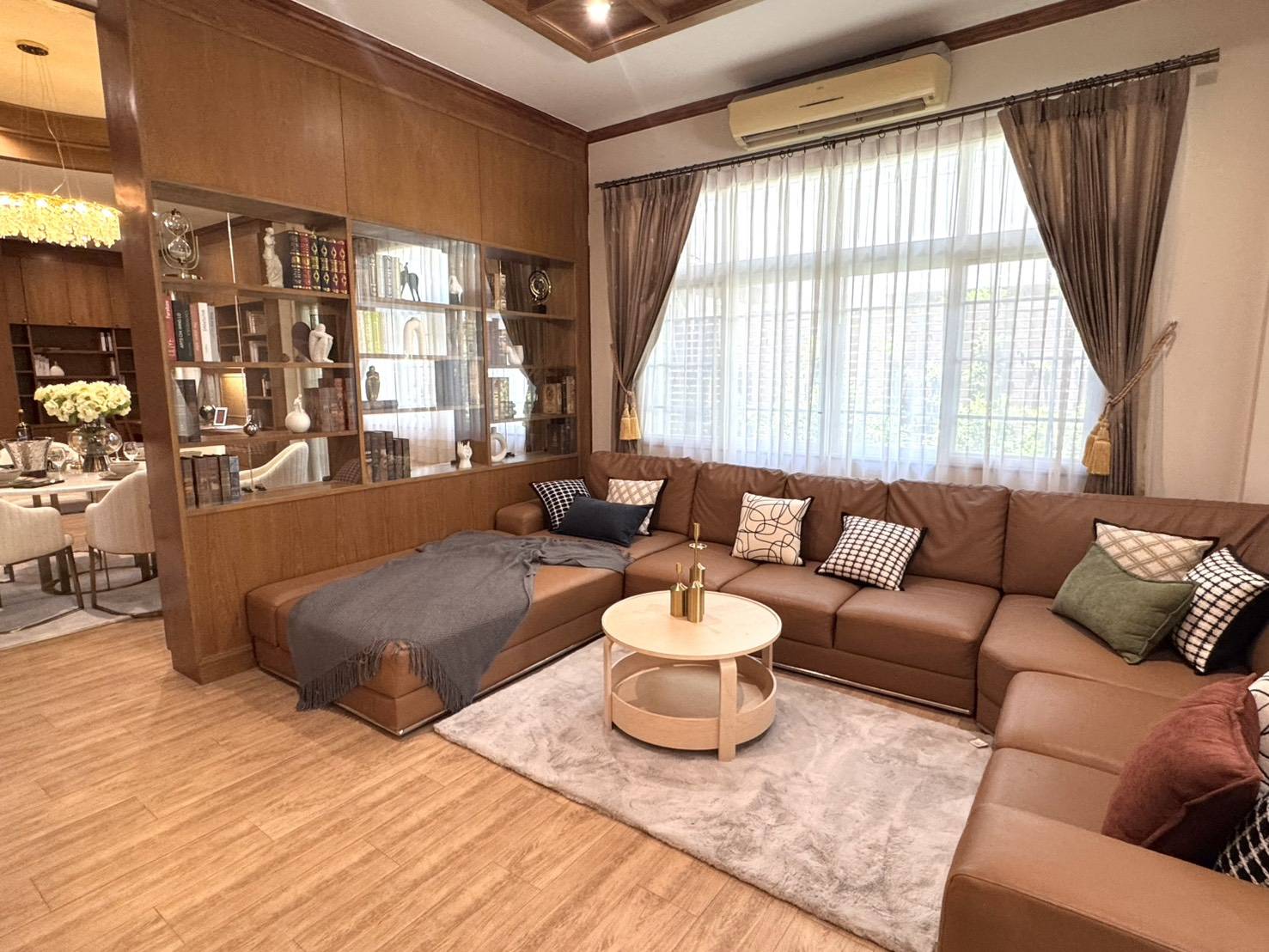 5BR House for Sale in Pa Daet Chiang Mai | Teak Built-Ins photo 3