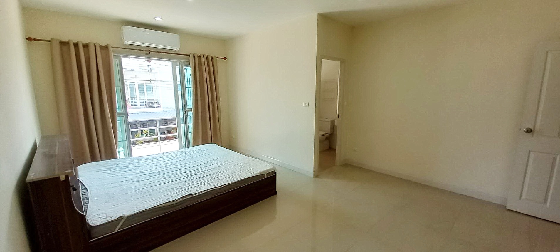 2-Bedroom Townhome for Sale & Rent in Mae Hia, Chiang Mai photo 5