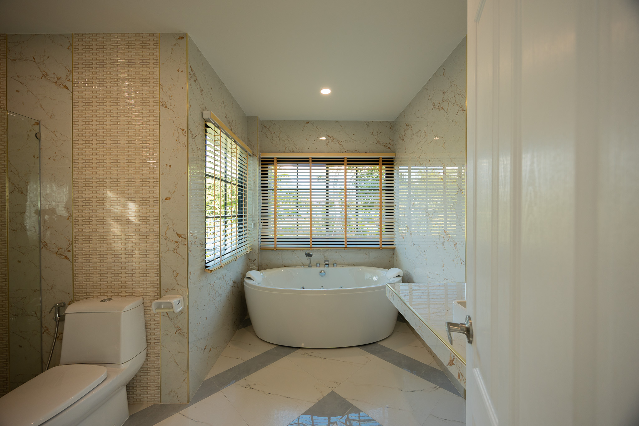Luxury Riverside Pool Villa with 9 Bedrooms | Chiang Mai–Lamphun photo 13