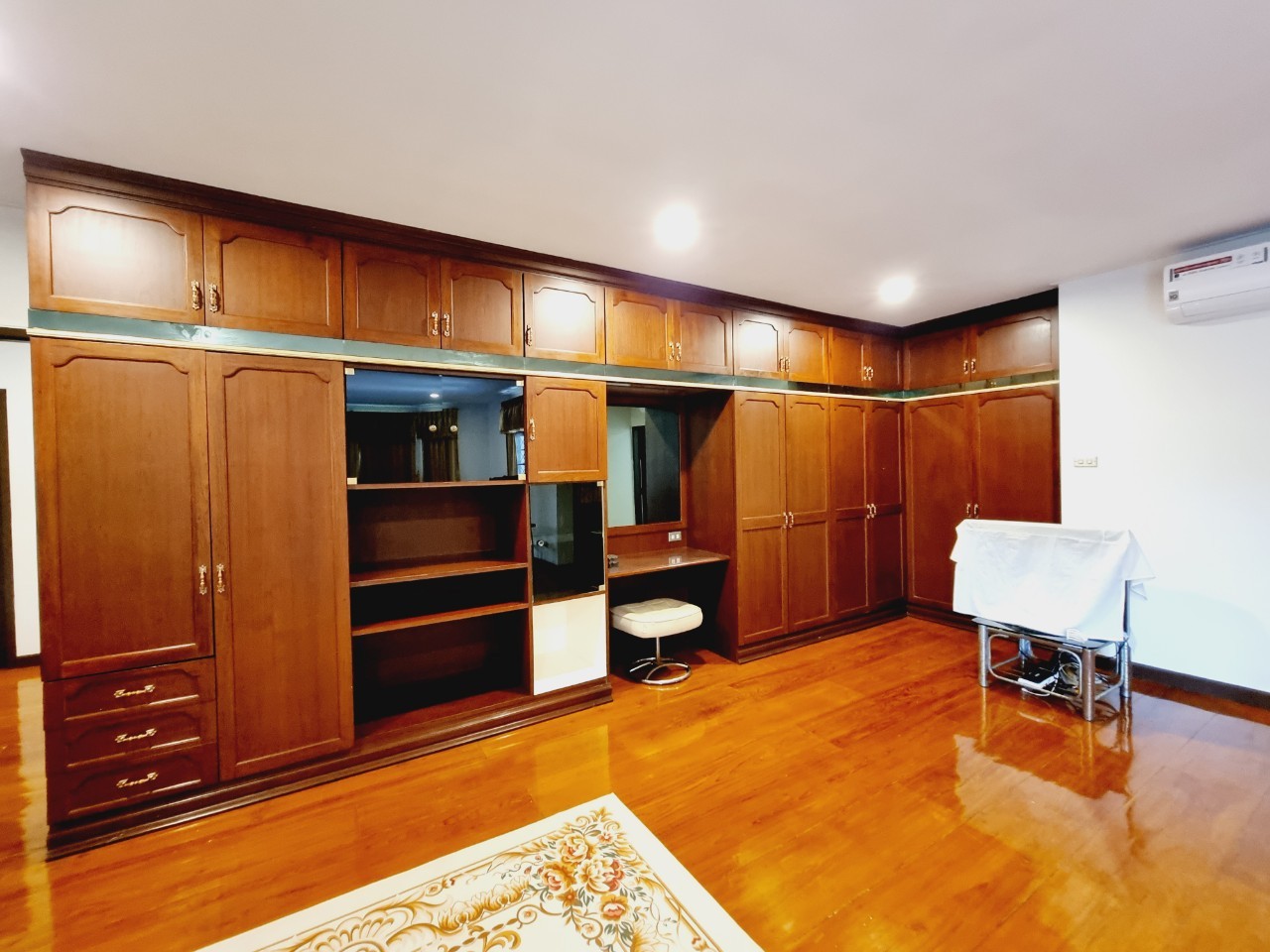 Large 5-Bedroom Villa for Rent Near Nimman & CMU, Chiang Mai | 1,400 Sq.m. photo 6