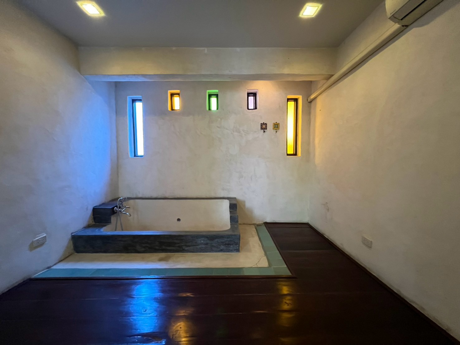 Riverside Commercial Property for Sale | Former Lanna-Style Spa in Chiang Mai  Ping Riverfront • 210 Sq.Wah • 4 Buildings • THB 51 Million photo 14