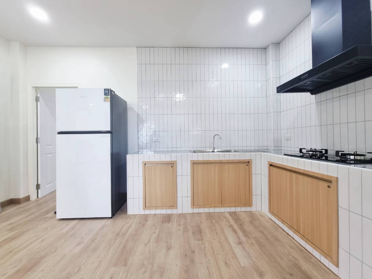 Modern 4-Bedroom Family Home | Only 3 Minutes from SBS Chiang Mai photo 3