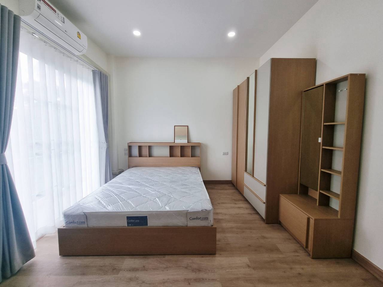 Modern 4-Bedroom Family Home | Only 3 Minutes from SBS Chiang Mai photo 6