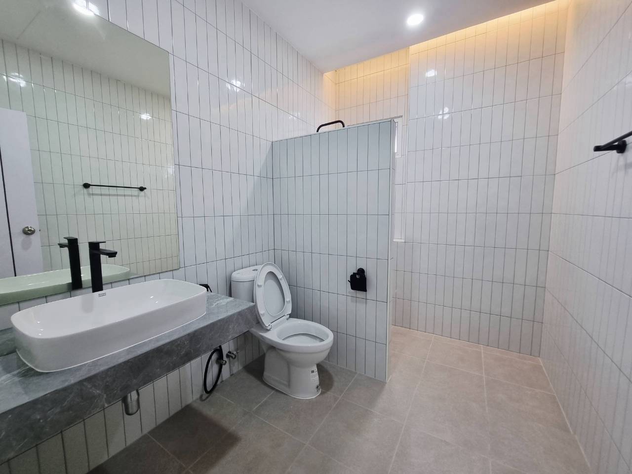 Modern 4-Bedroom Family Home | Only 3 Minutes from SBS Chiang Mai photo 8