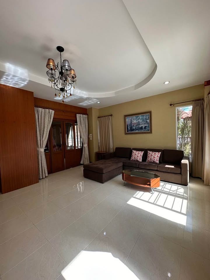 5-Bedroom Pool Villa for Rent Near Panyaden International School | Hang Dong, Chiang Mai photo 3