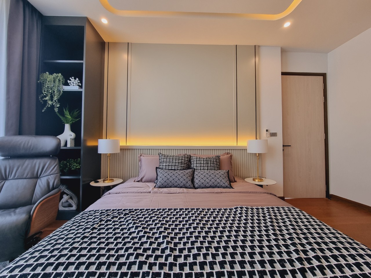 Modern Luxury Pool Villa for Sale & Rent in Doi Saket, Chiang Mai | 4 Bedrooms, 600+ Sq.m. photo 14