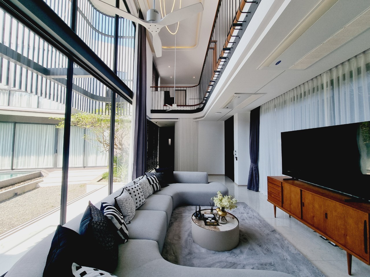 Modern Luxury Pool Villa for Sale & Rent in Doi Saket, Chiang Mai | 4 Bedrooms, 600+ Sq.m. photo 2