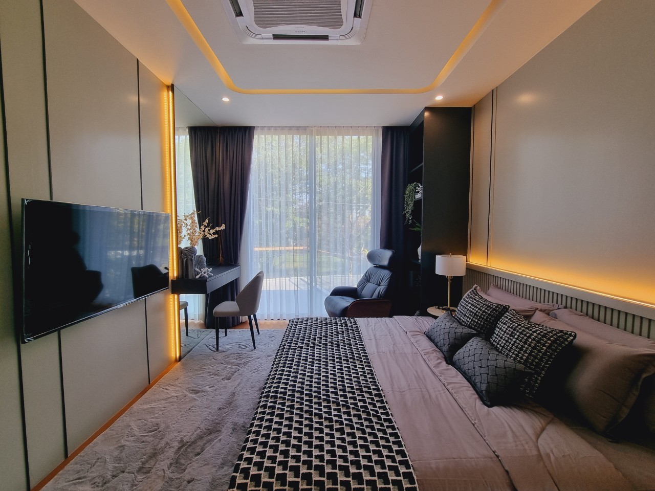 Modern Luxury Pool Villa for Sale & Rent in Doi Saket, Chiang Mai | 4 Bedrooms, 600+ Sq.m. photo 13