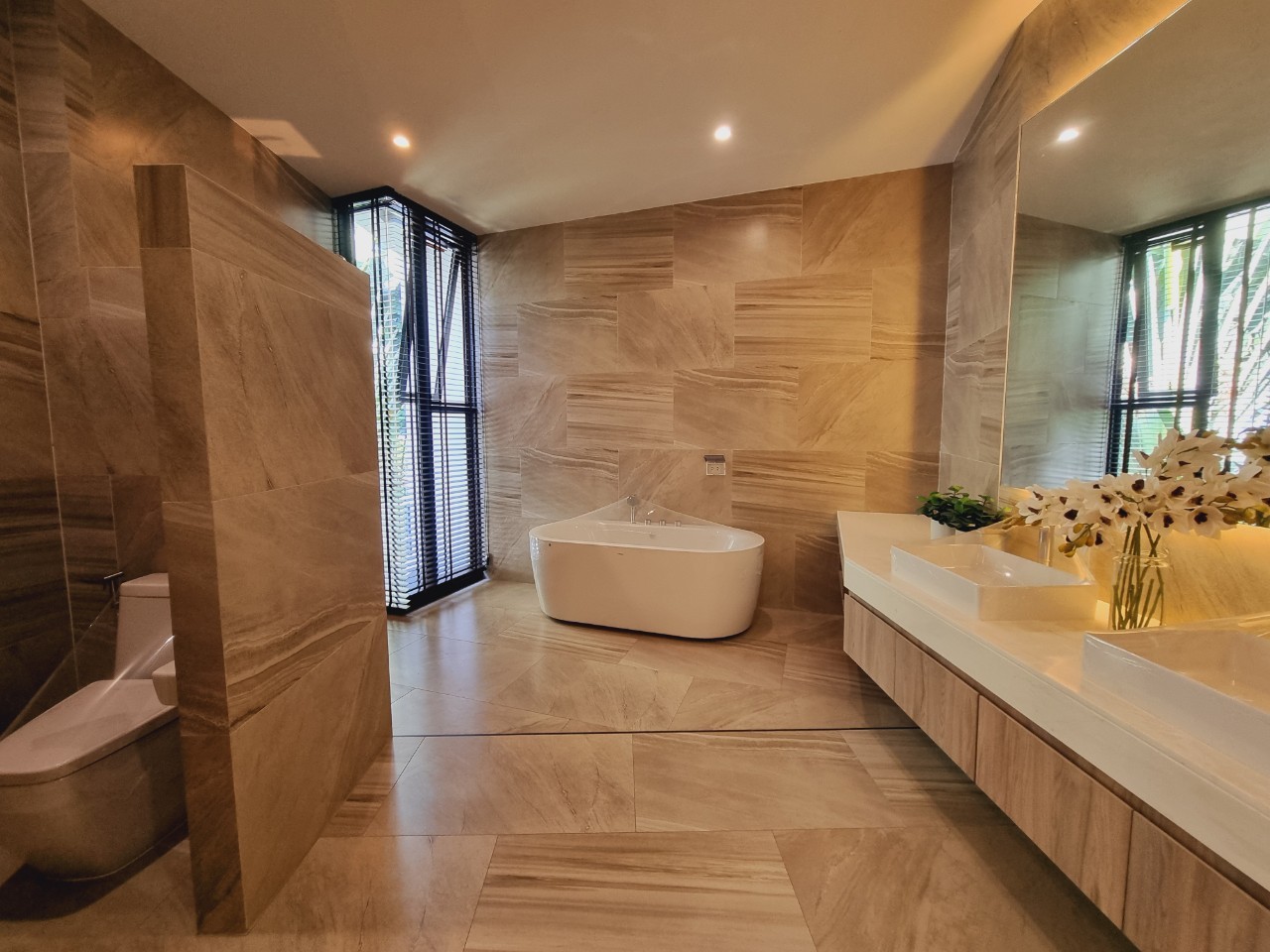 Modern Luxury Pool Villa for Sale & Rent in Doi Saket, Chiang Mai | 4 Bedrooms, 600+ Sq.m. photo 16