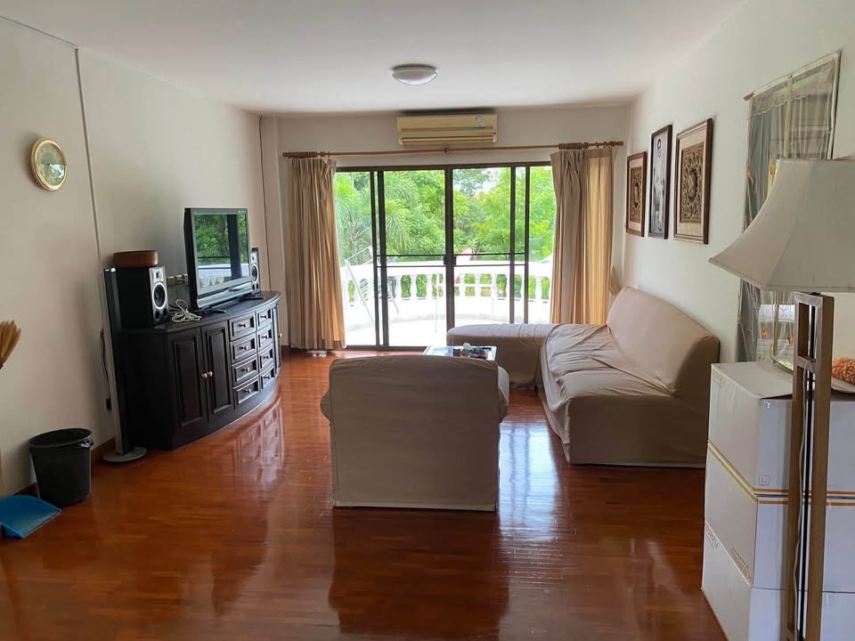 Pet-Friendly Pool Villa for Rent in San Kamphaeng Chiang Mai | Lake View photo 3