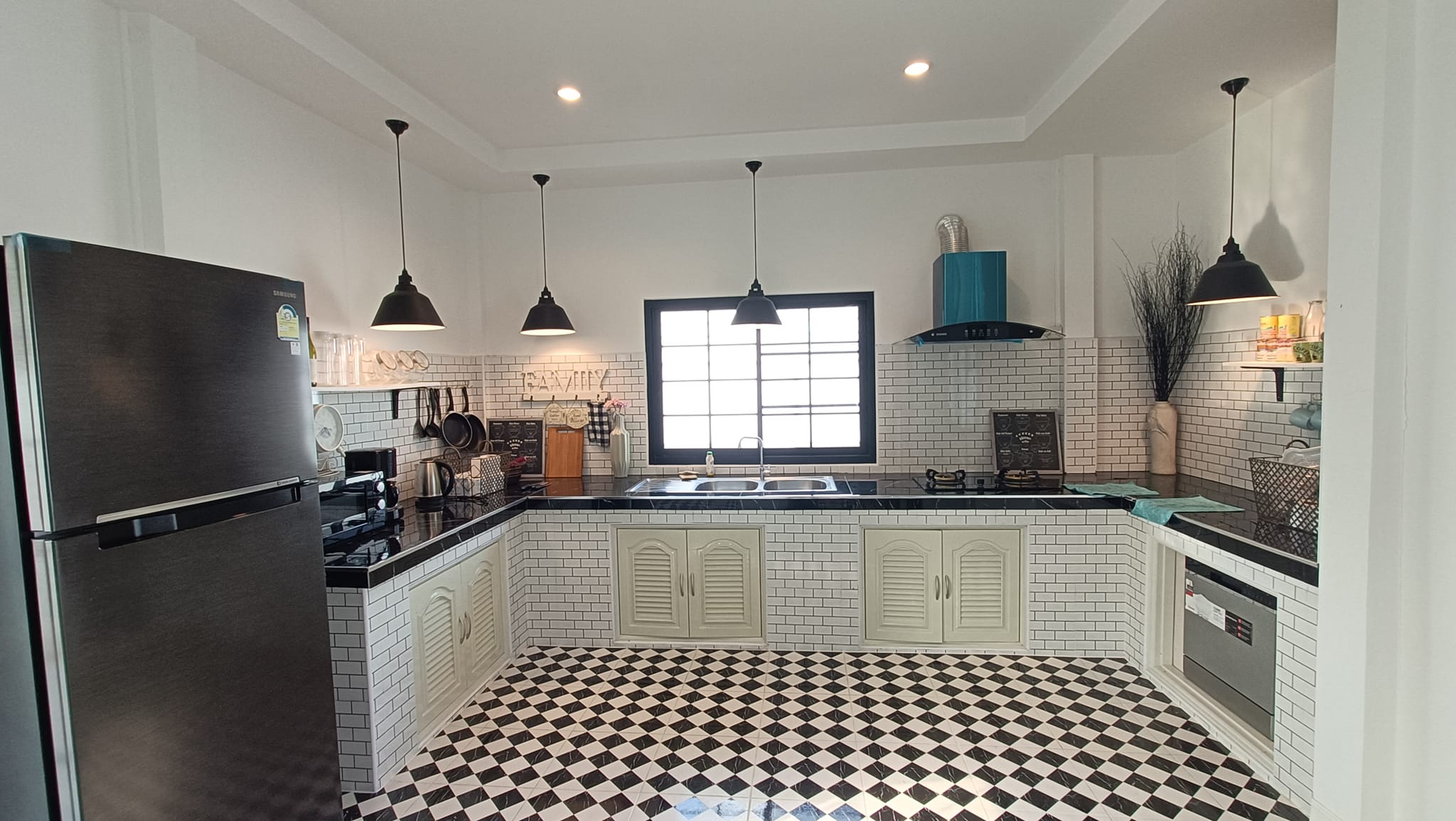 4 Bedroom House for Sale in Hang Dong Chiang Mai | 500+ Sq.m., Fully Furnished photo 8