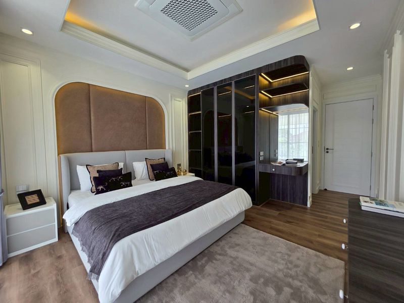 6 Bedroom Pool Villa for Sale in Saraphi Chiang Mai | Near UCIS photo 13