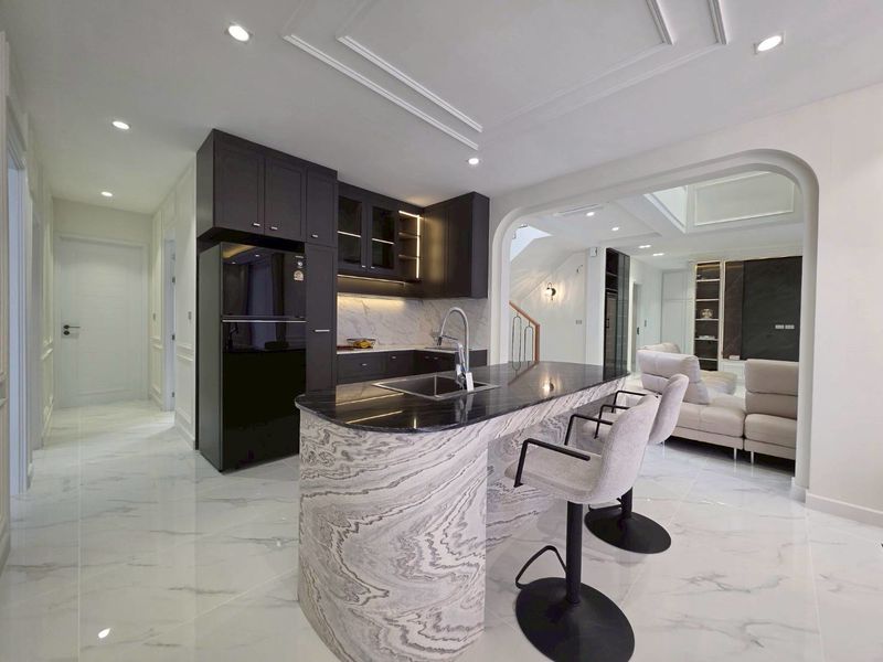 6 Bedroom Pool Villa for Sale in Saraphi Chiang Mai | Near UCIS photo 6