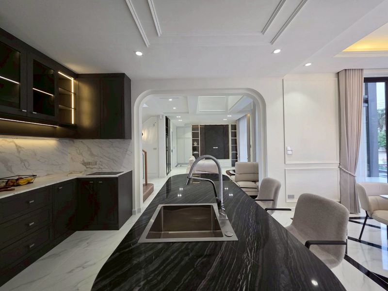6 Bedroom Pool Villa for Sale in Saraphi Chiang Mai | Near UCIS photo 4