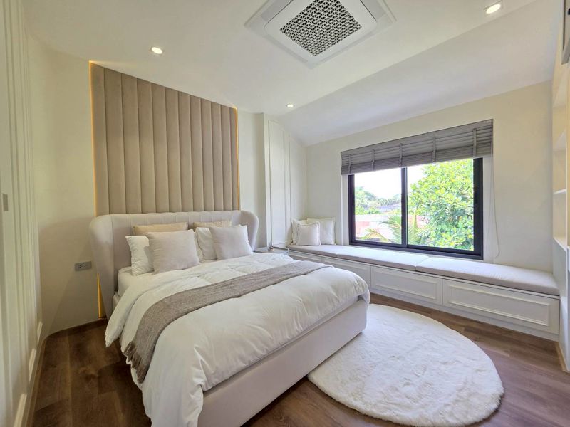 6 Bedroom Pool Villa for Sale in Saraphi Chiang Mai | Near UCIS photo 16
