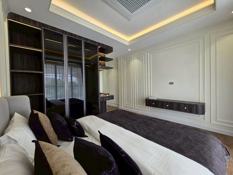6 Bedroom Pool Villa for Sale in Saraphi Chiang Mai | Near UCIS photo 15