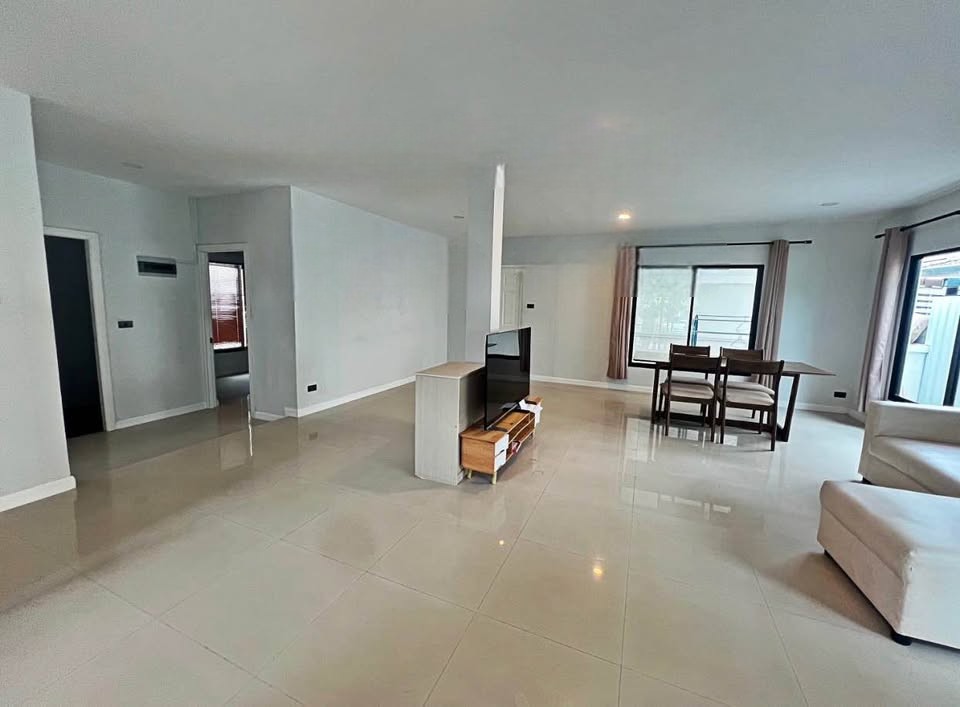 Renovated 5 Bedroom House for Sale & Rent in San Kamphaeng Chiang Mai photo 7
