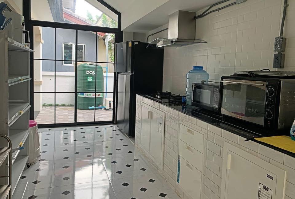 Renovated 5 Bedroom House for Sale & Rent in San Kamphaeng Chiang Mai photo 6