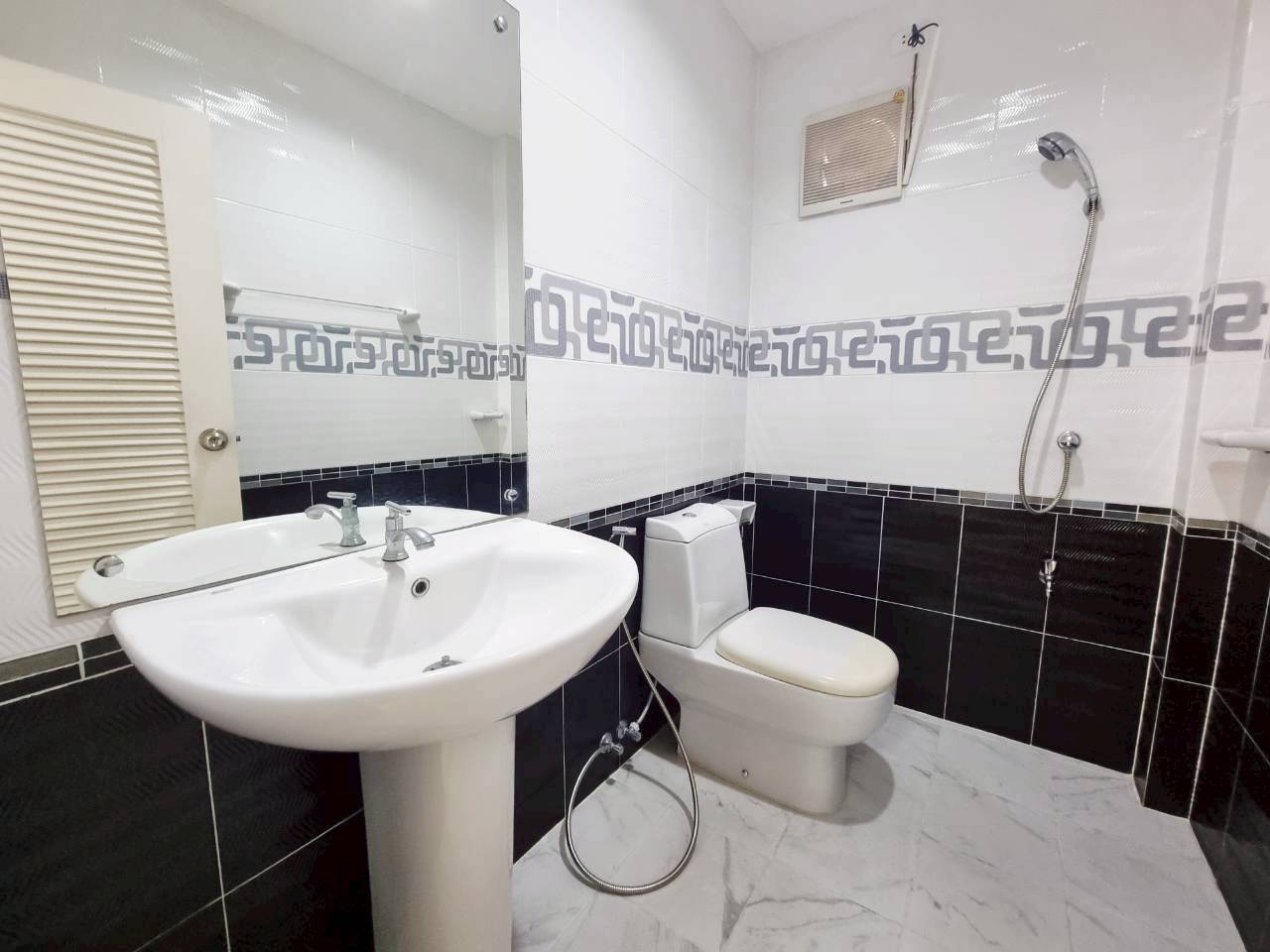 3 Bedroom House for Rent in Hang Dong Chiang Mai | 2 km to SBS photo 9