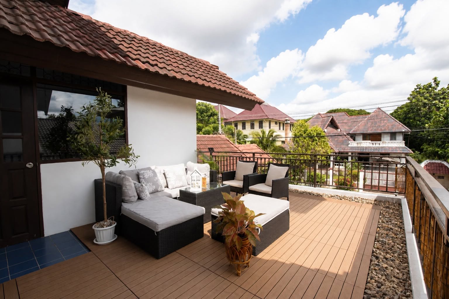 Large upper terrace