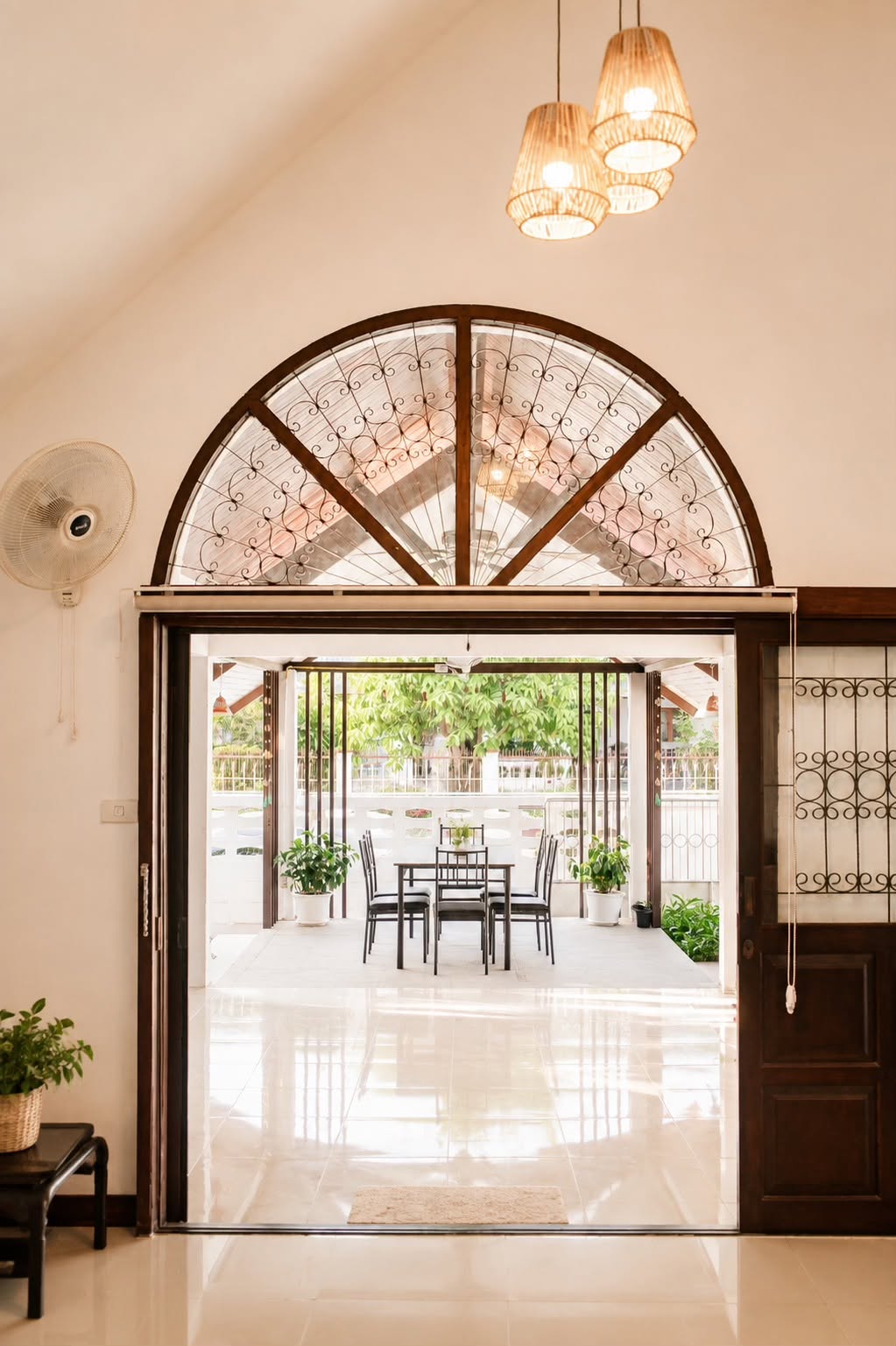 Arched entrance and view to the terrace