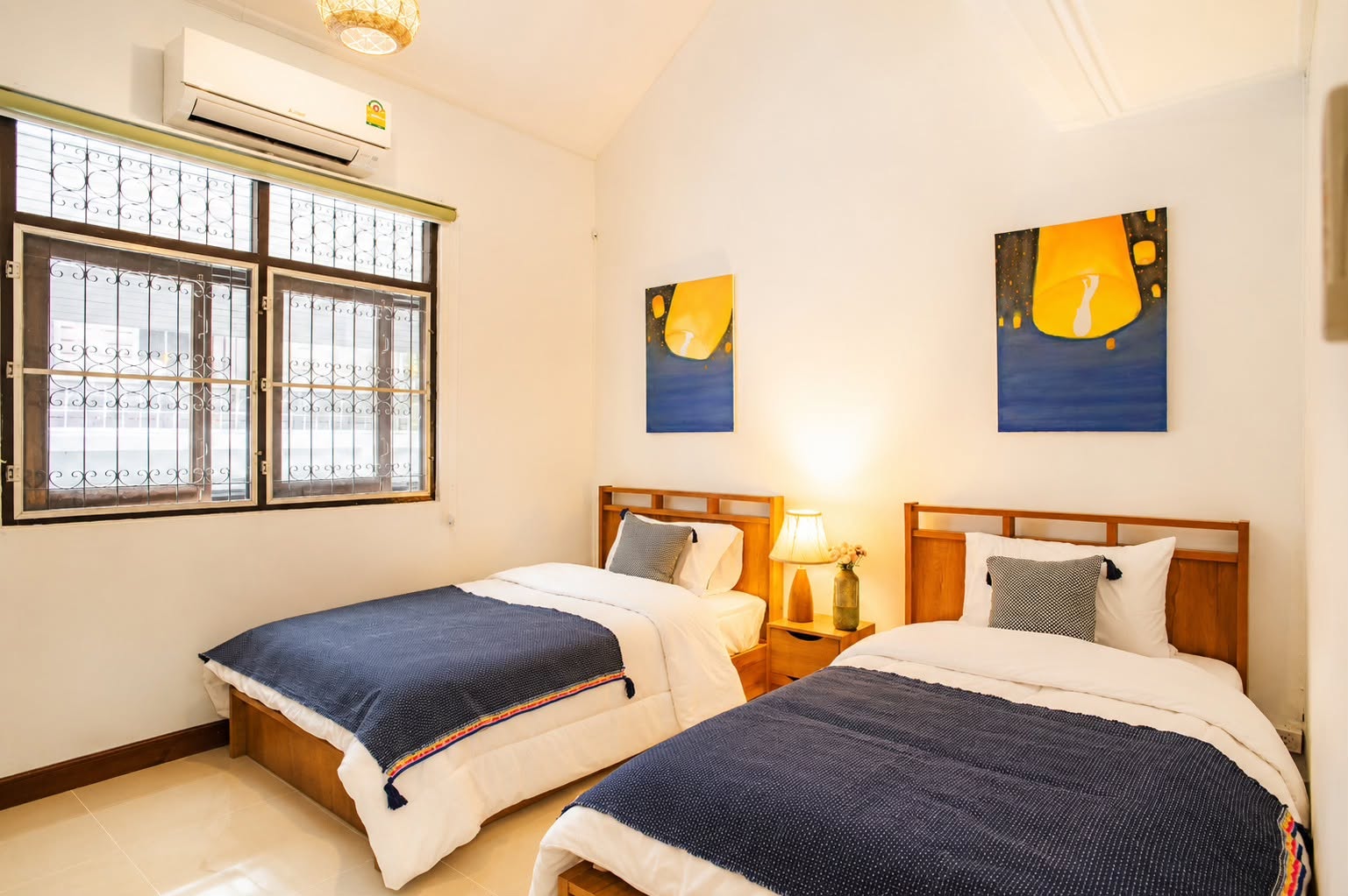 Twin bedroom